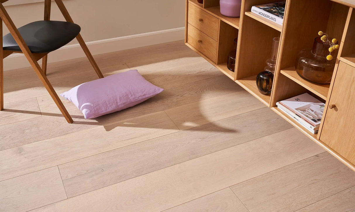 Eg Herregårdsplank Natur/Wood Line, børstet invisible matlak