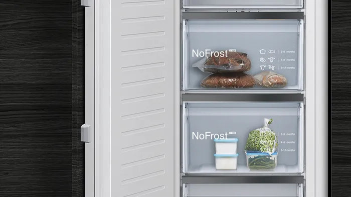 iQ700 Integrerbar fryser 177.2 x 55.8 cm fladhængsel med dæmpet lukning (soft close) - GI81NHNE0