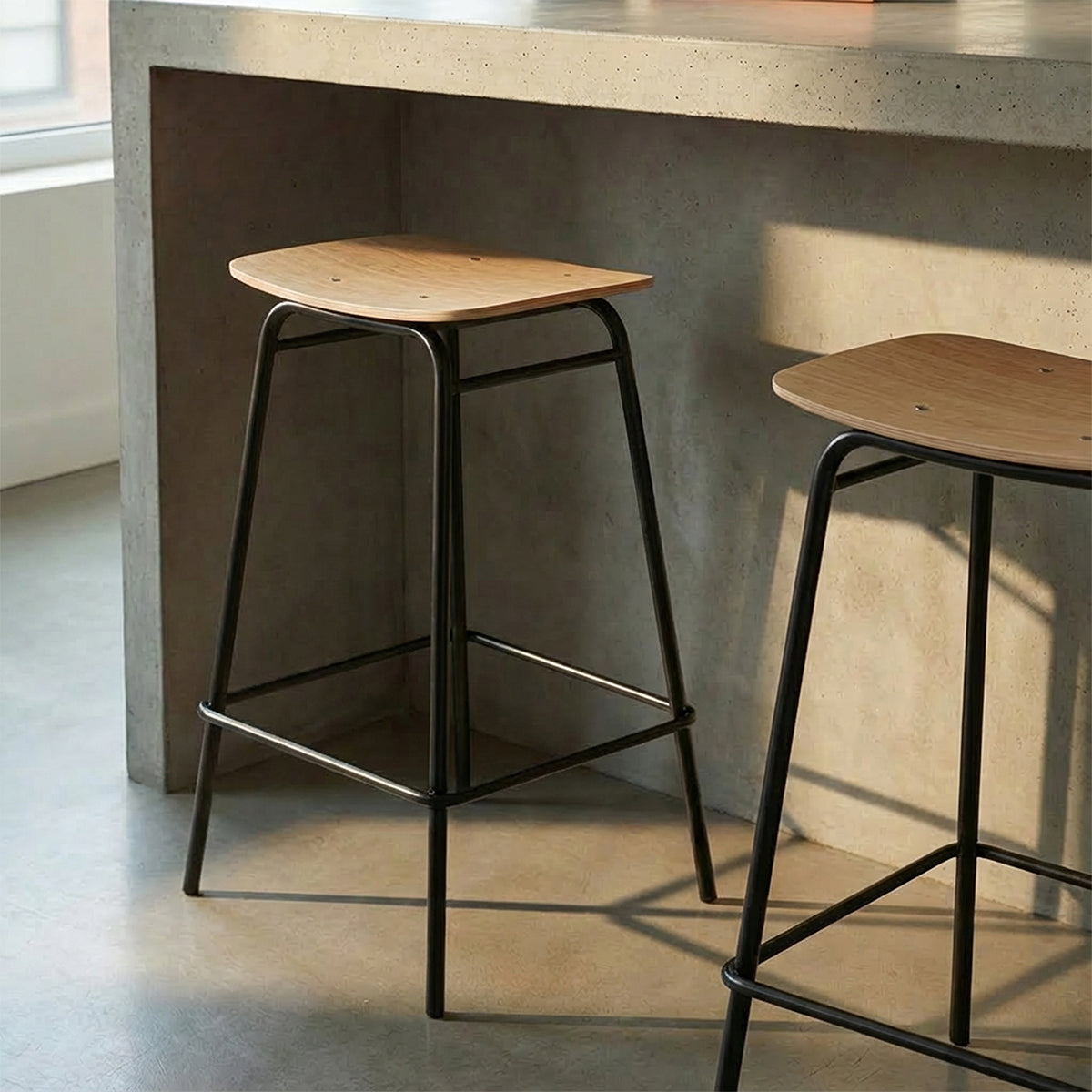 Frame Bar Stool - Natural Oak - 68 cm.
