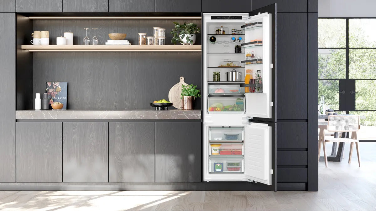 Integrerbart køle-/fryseskab 193.5 x 55.8 cm fladhængsel - Siemens iQ300 - KI96NSFD0