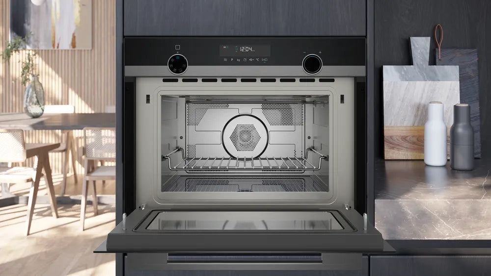 Integreret mikrobølgeovn med varmluft 60 x 45 cm i sort - Siemens iQ500 - CM485AGB1B