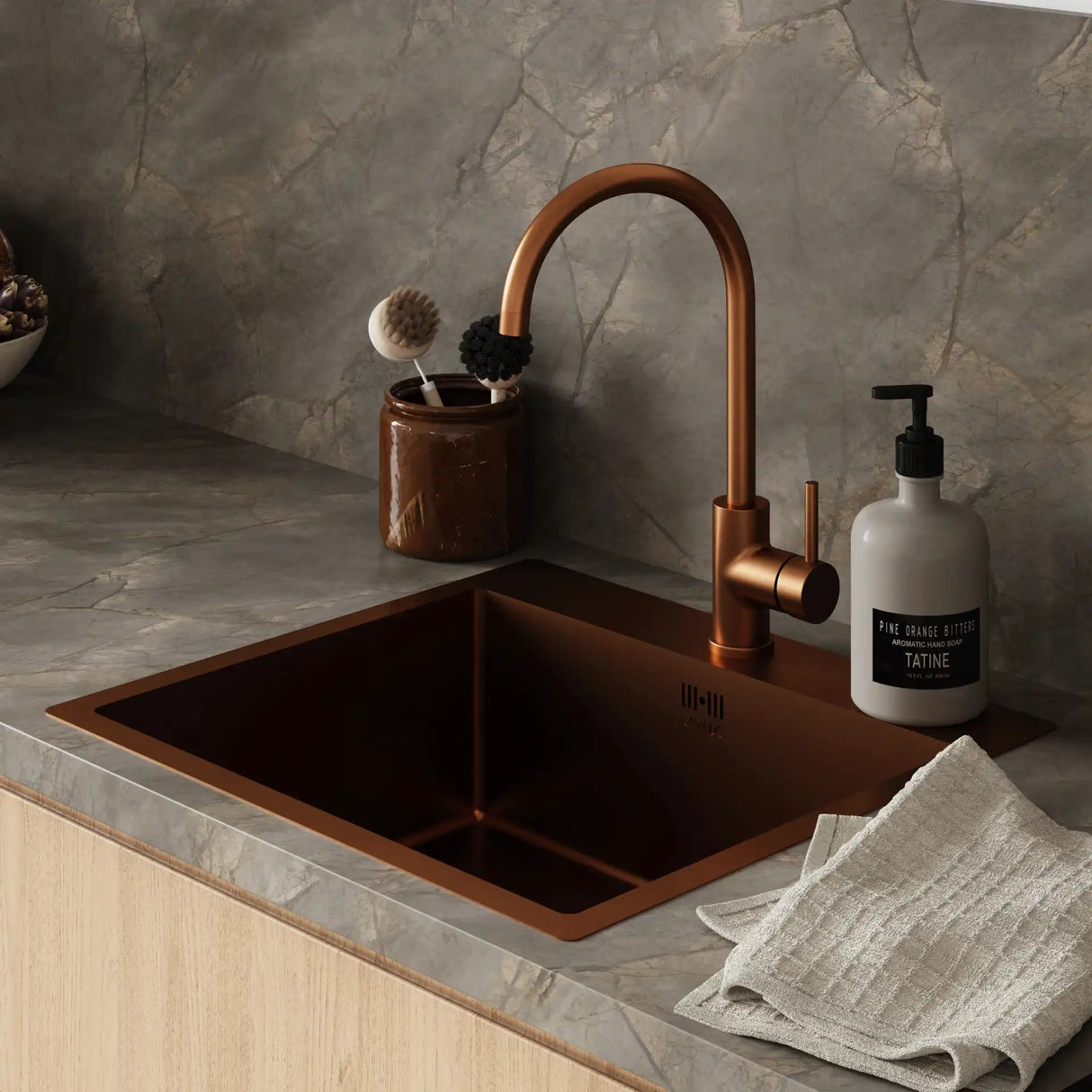 PRIMY STEEL CURVE KØKKENARMATUR, AMBER