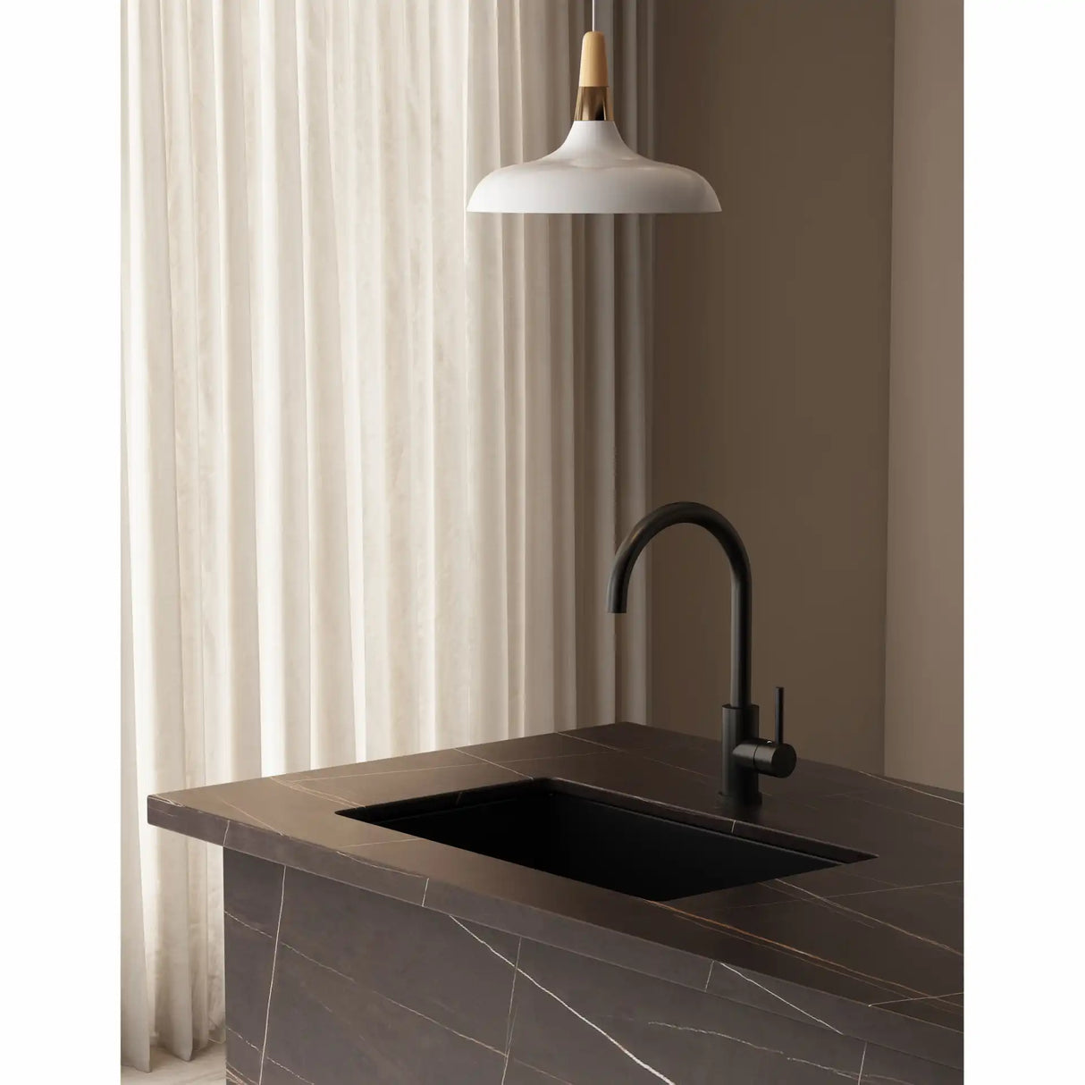 KUBUS 140 RS ROUND KØKKENARMATUR, PVD MATSORT