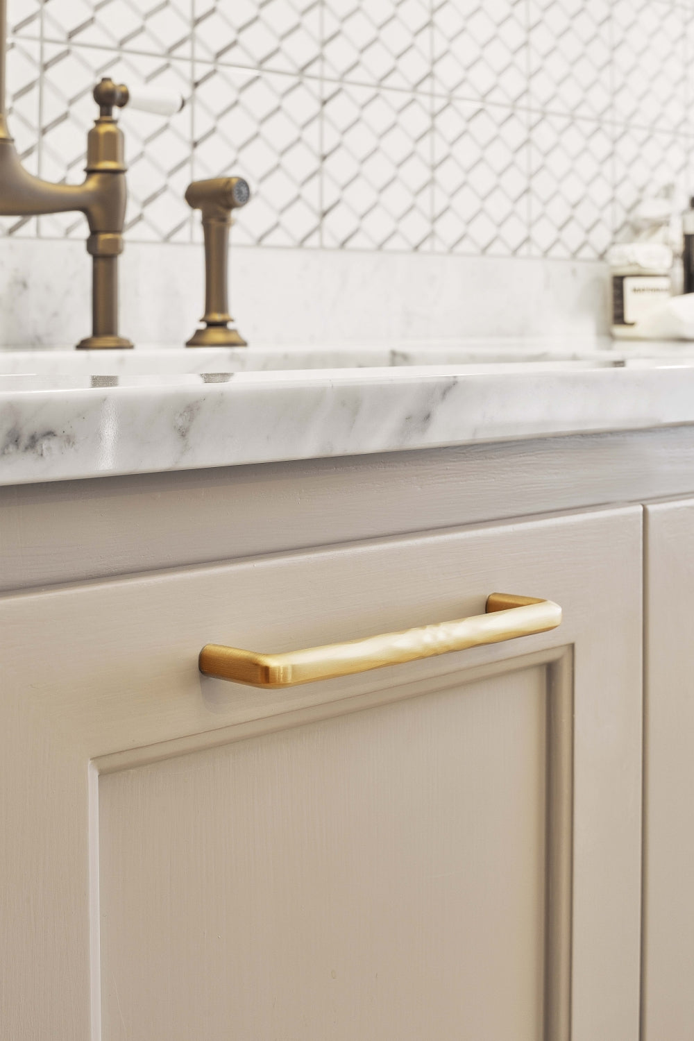 Furnipart Shuffle greb Børstet guld 160mm