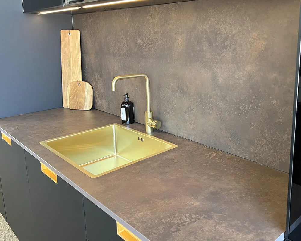 BASIC+ Marrone Mat Laminam keramik bordplade på mål