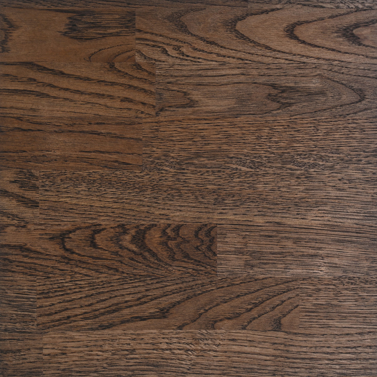 Eg mørkebrun oliering bordplade på mål