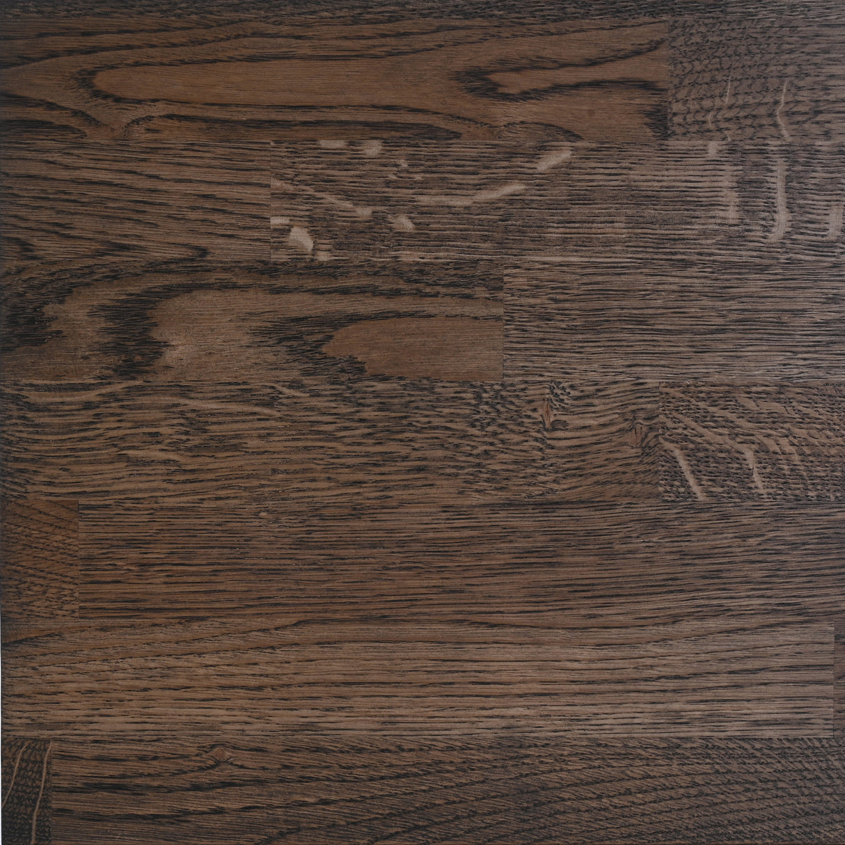 Eg sort oliering bordplade på mål