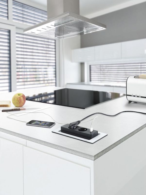 BACKFLIP DK RUSTFRI STÅL 2 STIK + 1 USB OPLADER