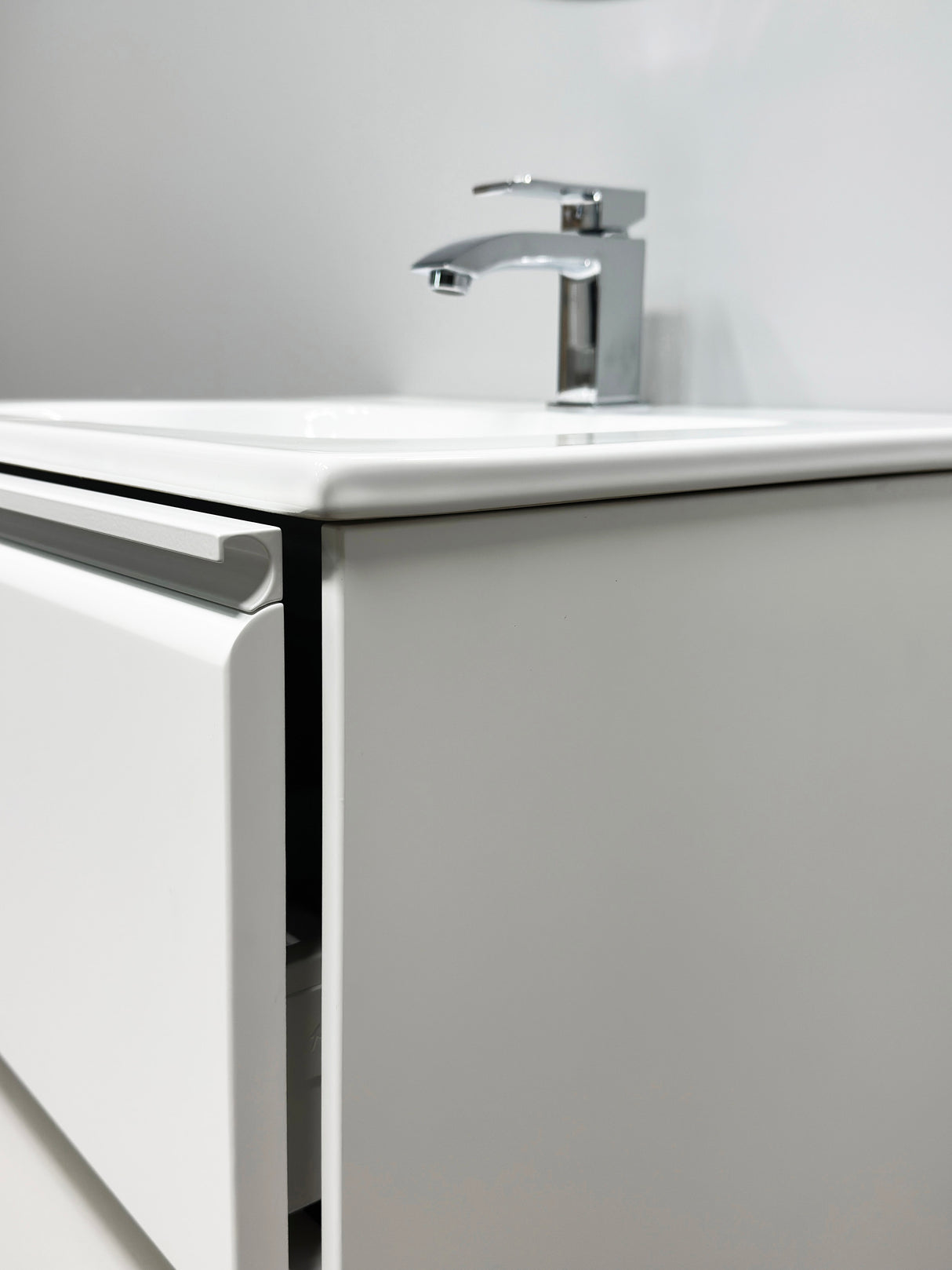 Nordskab badsæt i Mat hvid - bredde 120 cm med Solid Surface badborplade