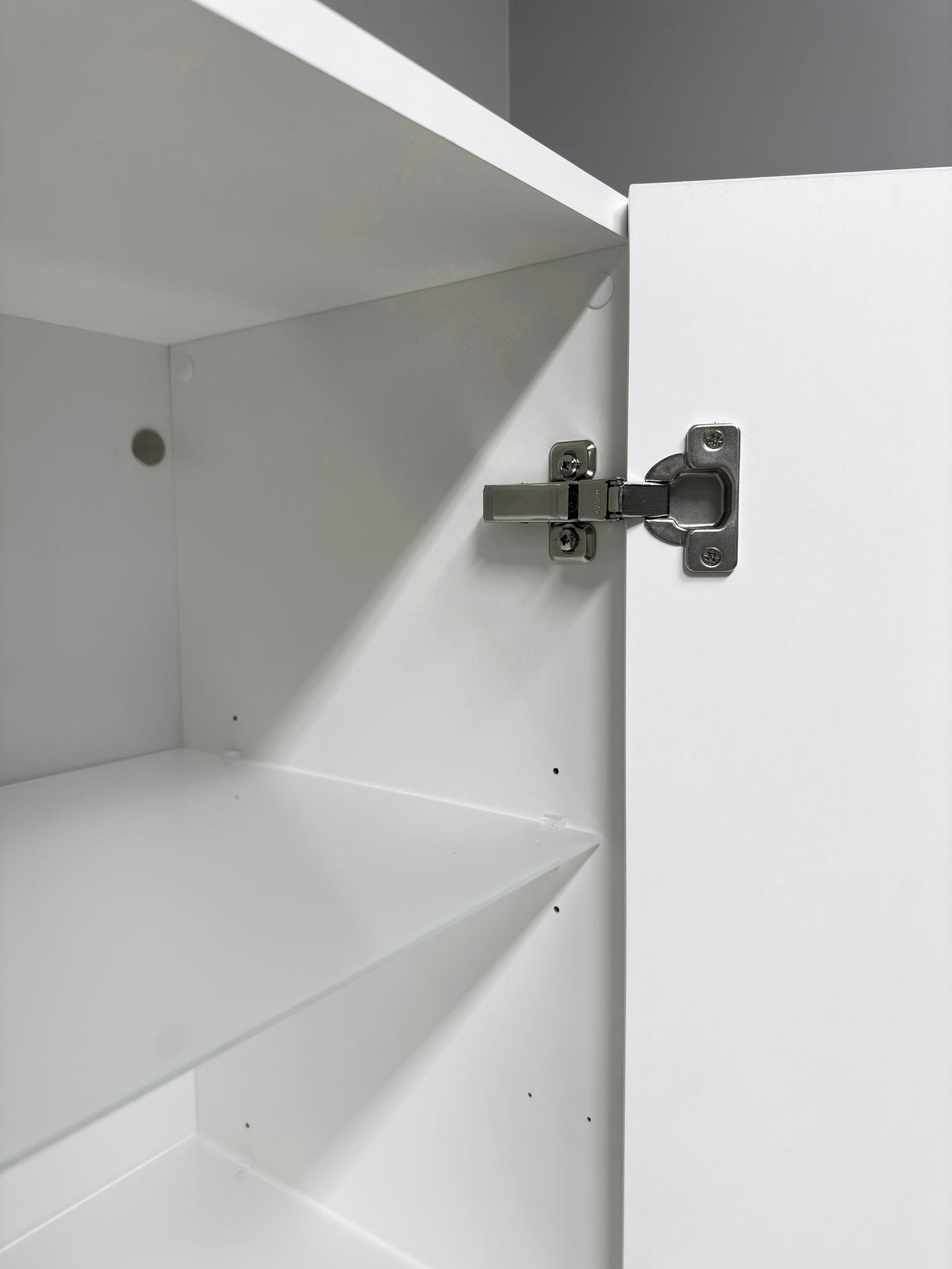 Badeværelseshøjskab med vendbarlåge – Mat Hvid (Nordskab3)