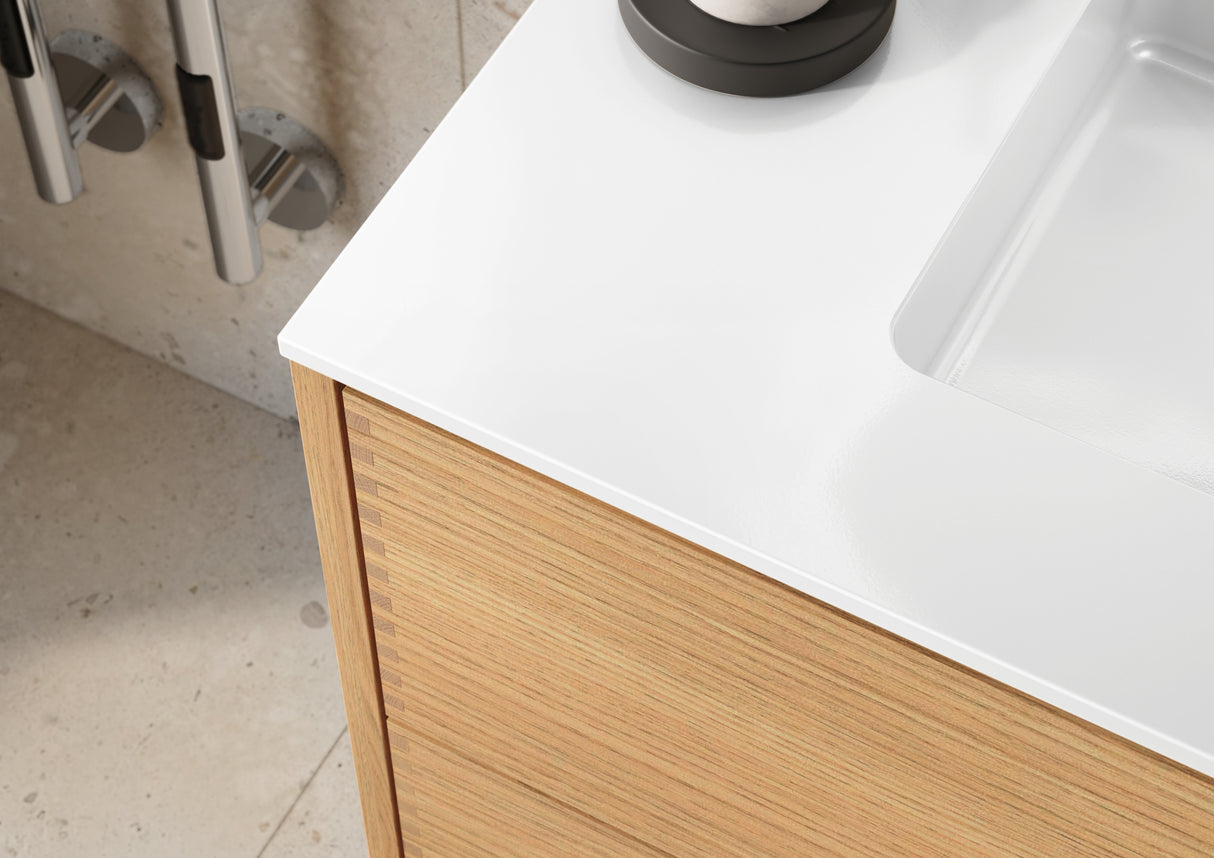 Nordic snedker vaskeskab i Natur lakeret eg med Reno solid surface badbordplade i bredde 120 cm med hanehul