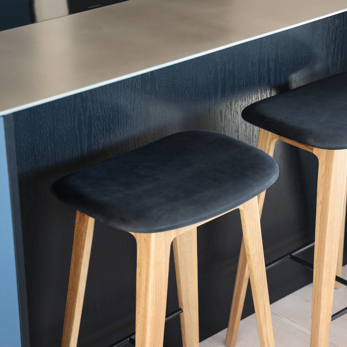 Nordic Bar Stool - Oak - Luna Carbon - 73 cm