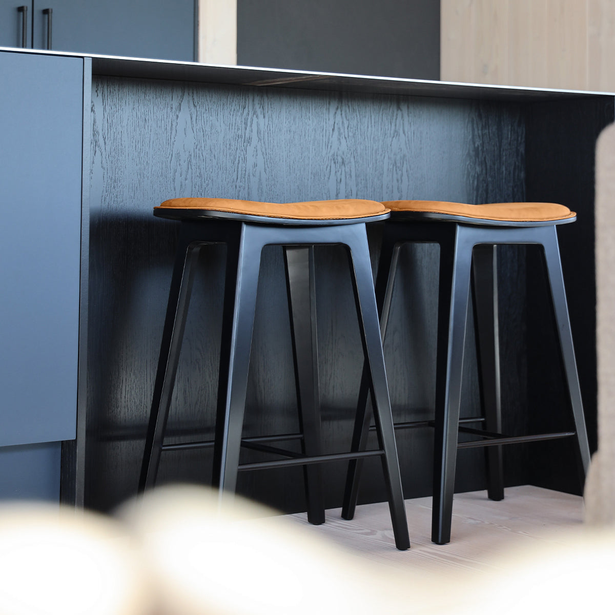 Nordic Bar Stool - Black Stained Oak with stitches - Luna Sandstone - 68 cm