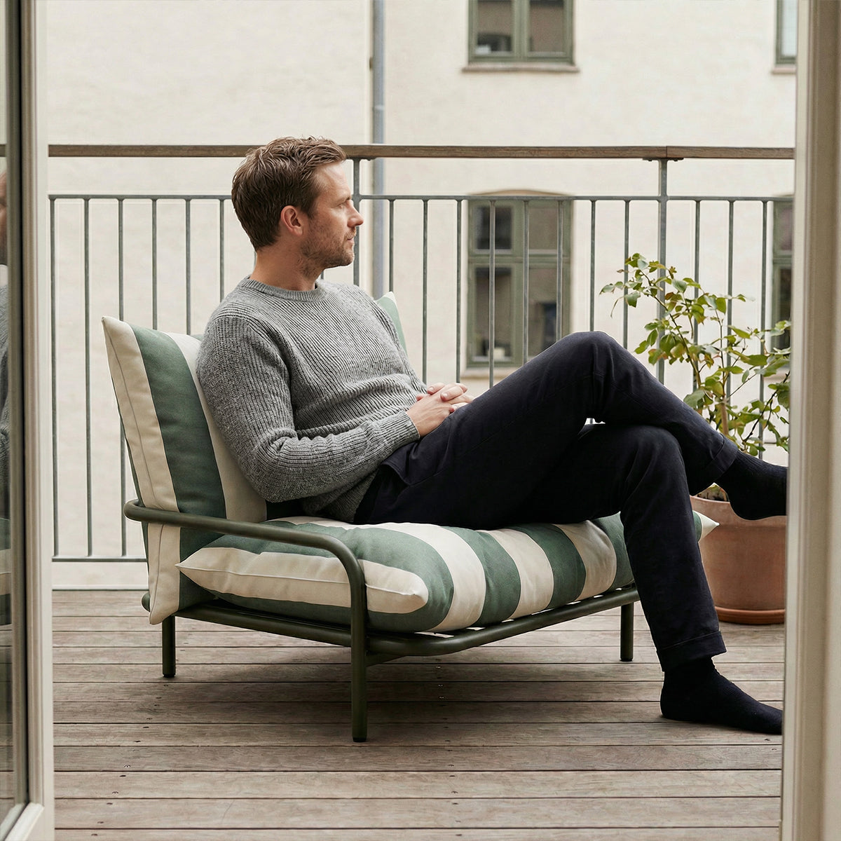 Mollis Lounge Chair - Renesse Olive