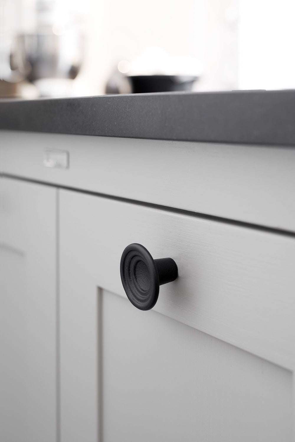 Fleur knop greb i mat sort