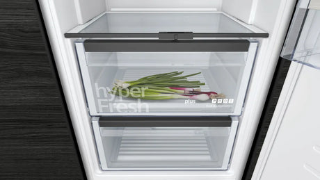 Integrerbart køleskab 177.5 x 56 cm fladhængsel med dæmpet lukning (soft close) - Siemens iQ500 - KI81RSOE0