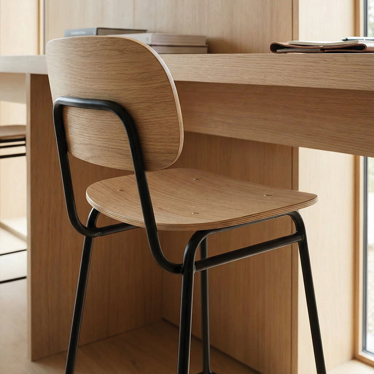 Frame Bar Stool - With backrest and Natural Oak - 68 cm.