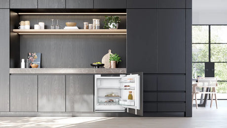 Indbygningskøleskab med fryser 82 x 60 cm fladhængsel med dæmpet lukning (soft close) - Siemens iQ500 - KU22LADD0