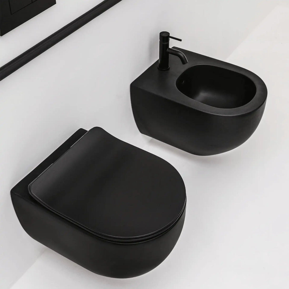GLOMP MINI RIMLESS VÆGHÆNGT TOILET, MATSORT
