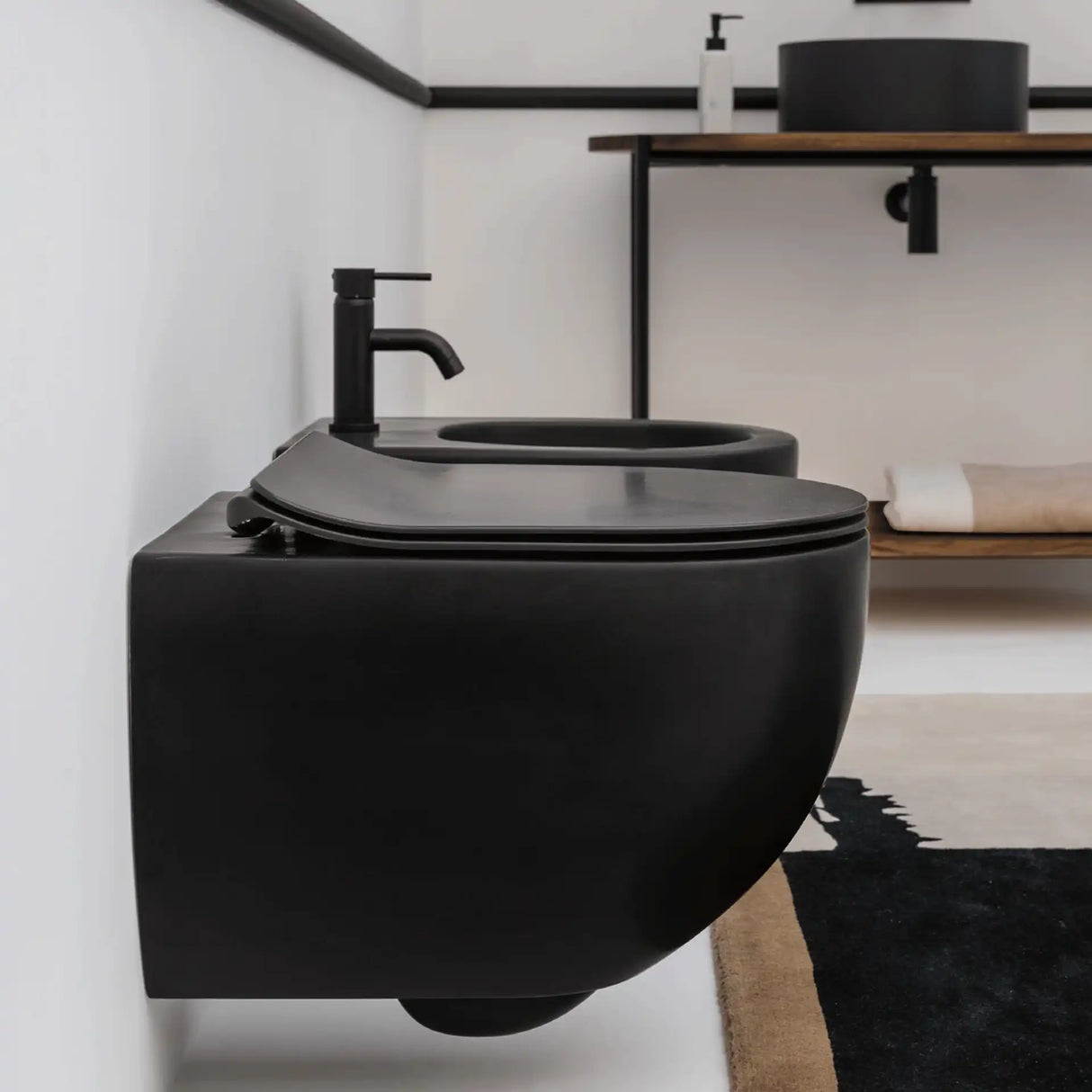 GLOMP MINI RIMLESS VÆGHÆNGT TOILET, MATSORT