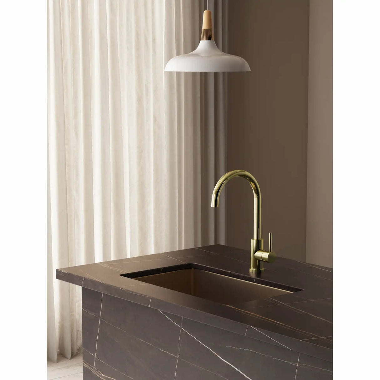 KUBUS 140 RS ROUND KØKKENARMATUR, PVD MESSING