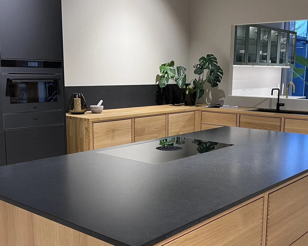 Nero Assoluto Patineret granit bordplade på mål