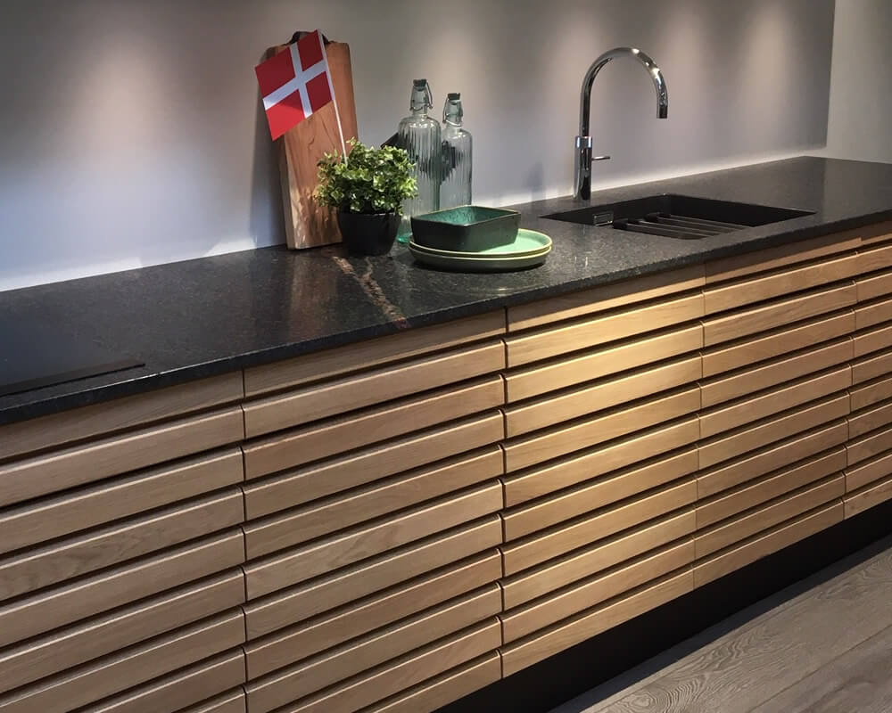 Blå Rønne Poleret granit bordplade på mål