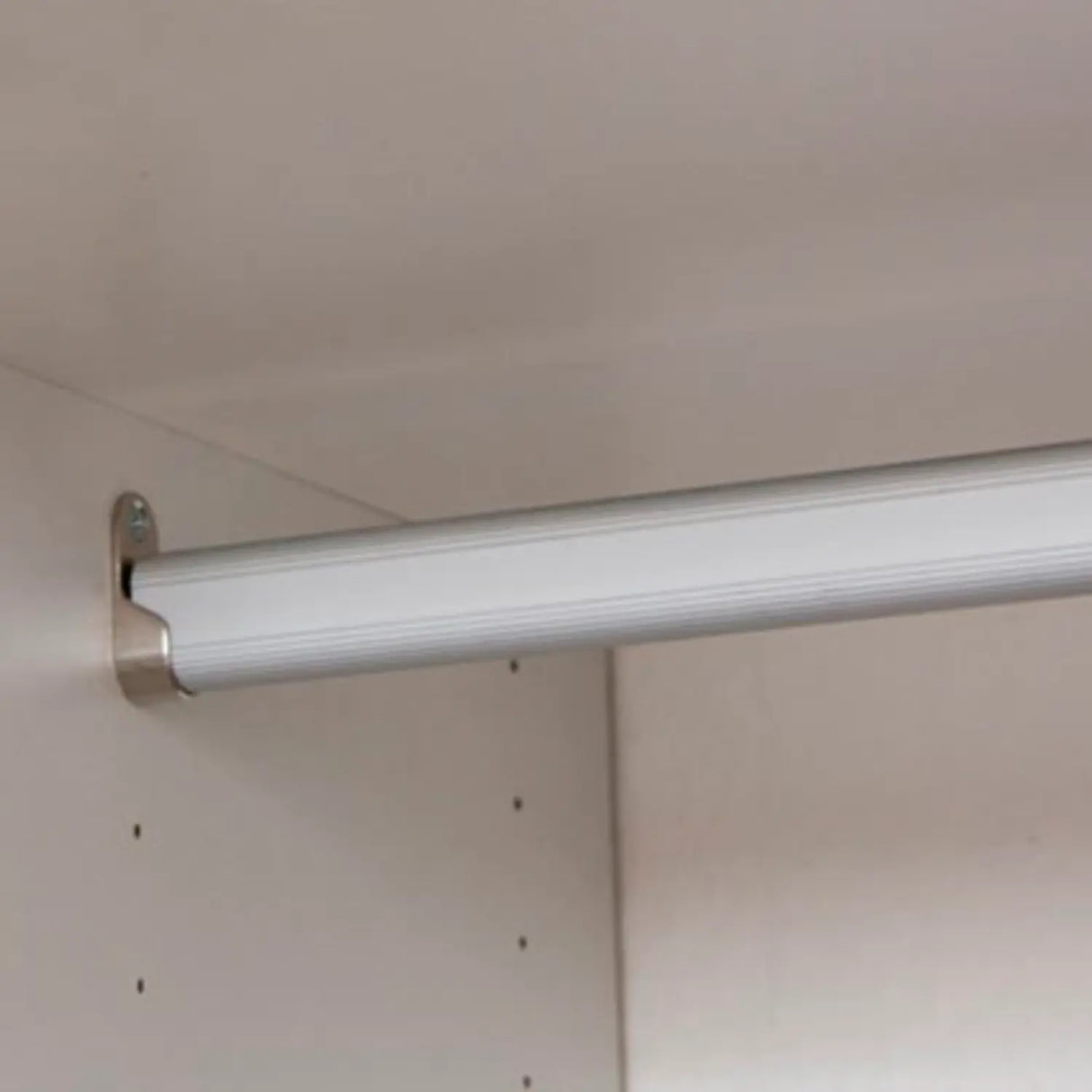 Multi-Living bøjlestang i bredde 96,2 cm, passer til vores 100 cm skabe