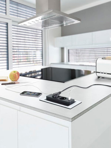 BACKFLIP DK RUSTFRI STÅL 2 STIK + 1 USB OPLADER