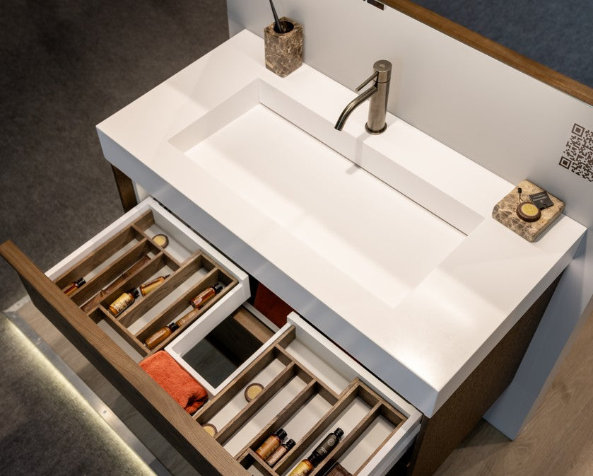 Nordskab badsæt i røget eg finer med ril - bredde 120 cm med porcelænsvaske badborplade