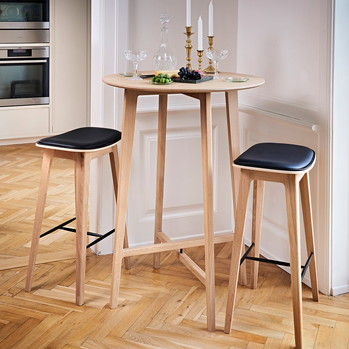 Nordic Bar Stool - Oak with stitches - Terra Black - 73 cm