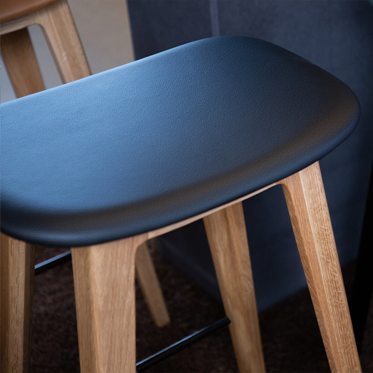 Nordic Bar Stool - Oak - Terra Black - 68 cm
