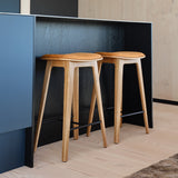 Nordic Bar Stool - Oak with stitches - Luna Sandstone - 68 cm