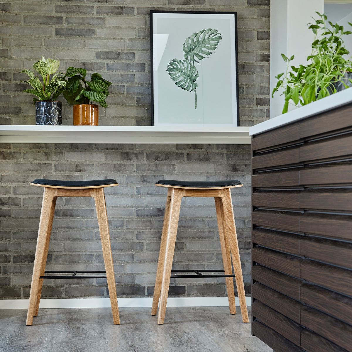Nordic Bar Stool - Oak with stitches - Luna Carbon - 68 cm