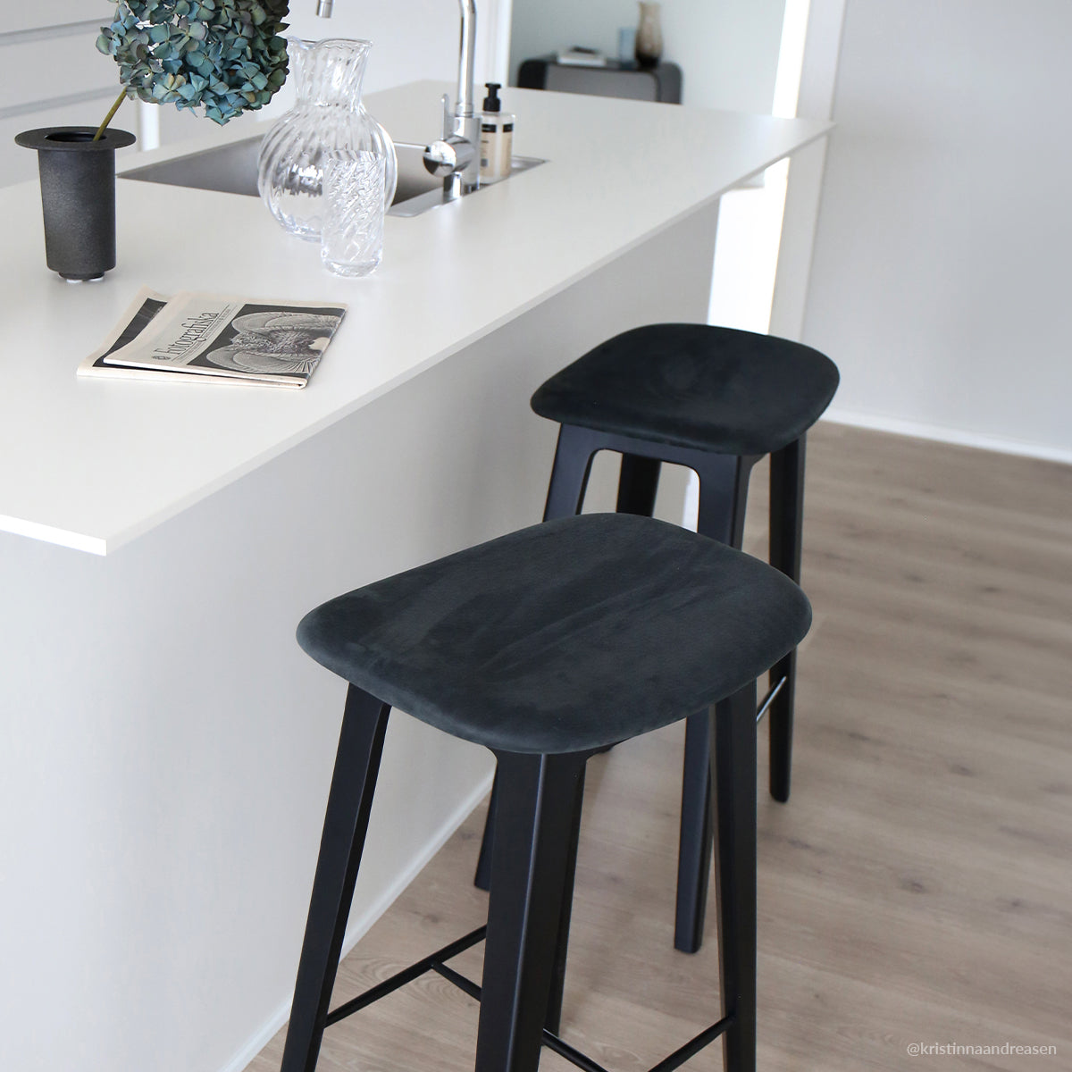 Nordic Bar Stool - Black Stained Oak - Luna Carbon - 68 cm