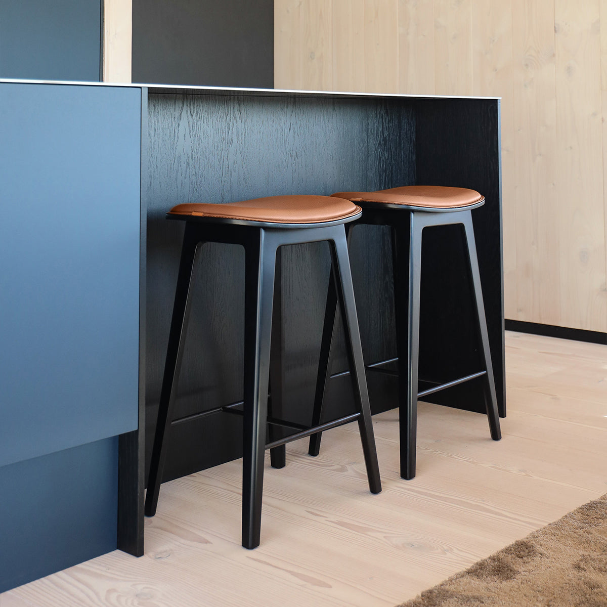 Nordic Bar Stool - Black Stained Oak with stitches - Terra Safari - 68 cm